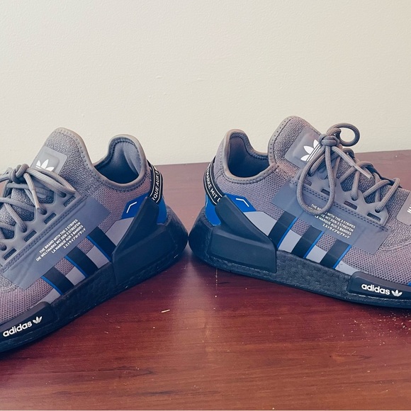 Adidas NMD R1 V2 - Picture 2 of 3